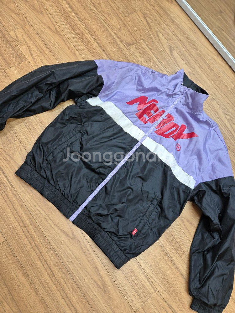 널디 바람막이 자켓 M 사이즈입니다색상은 퍼플과 블랙--0
