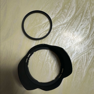탐론 렌즈 후드 및 uv 필터 판매합니다.