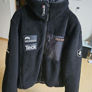 데상트 23FW 플리스패딩팔아요(100)