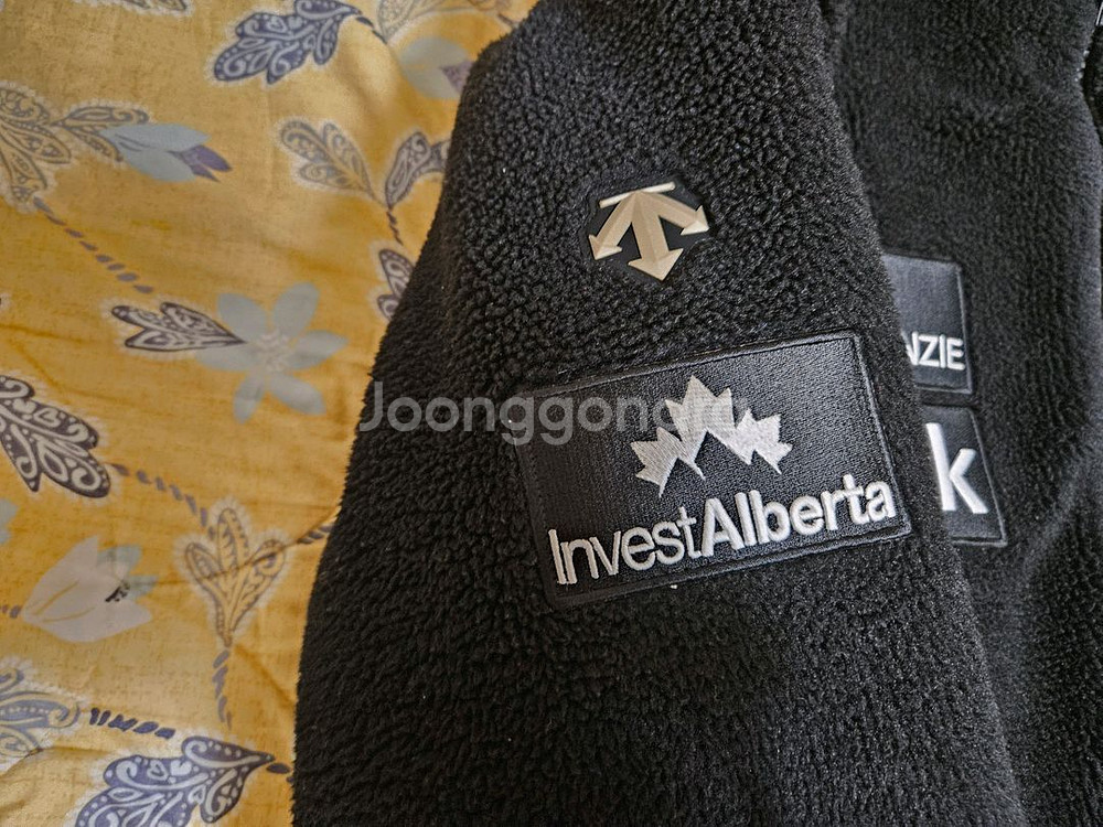 데상트 23FW 플리스패딩팔아요(100)--3