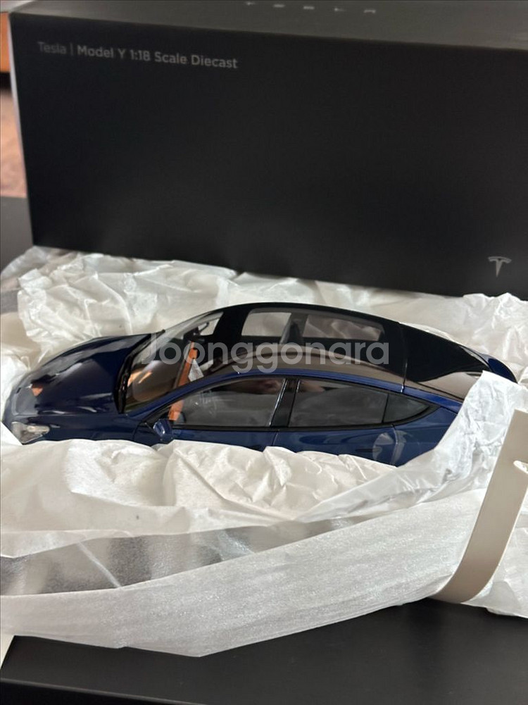 테슬라 모델 Y 1:18 다이캐스트 (딥 블루 메탈릭)--0