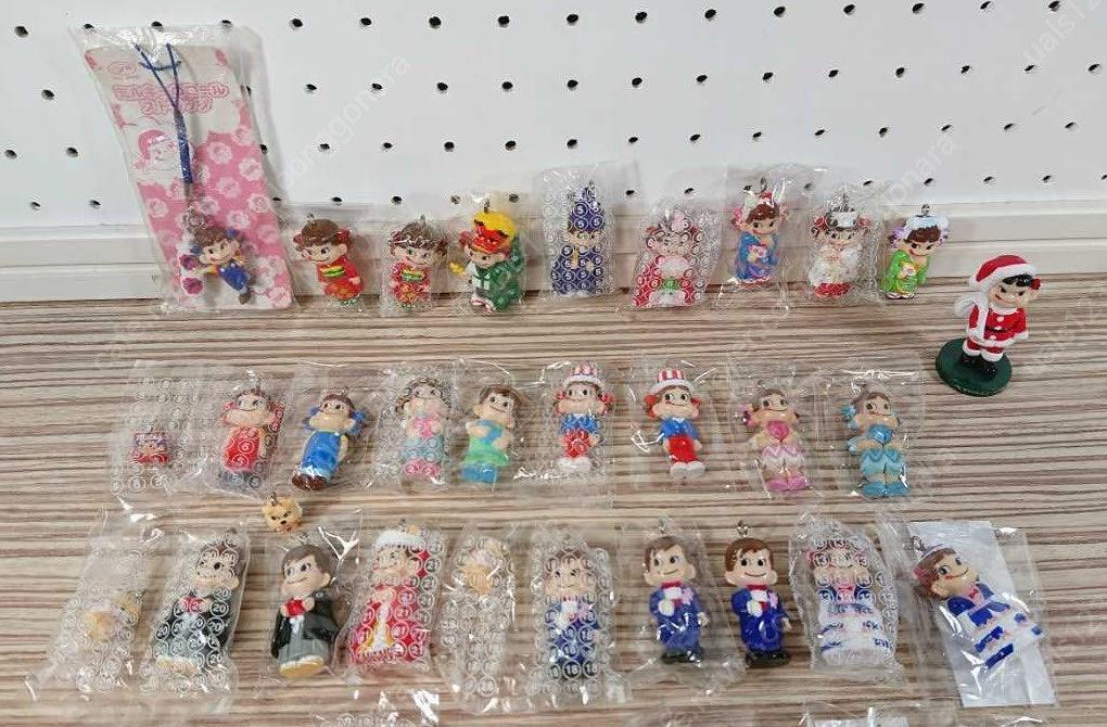 페코짱1 피규어 스트랩 뱃지 판매합니다--5