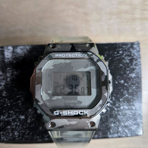 지샥 gm-5600scm 카모플라주 스켈레톤 반메탈