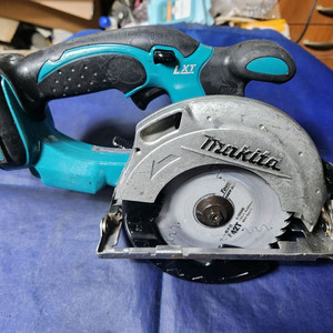 마끼다 18v 충전 원형톱 DSS501 팝니다