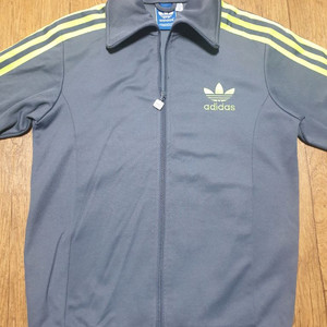 아디다스 운동복 집업 95 사이즈입니다