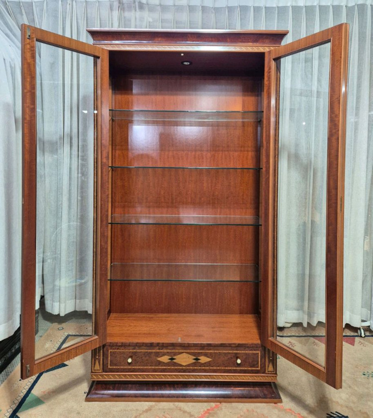 영국 엔틱 유리선반 조명 장식장 이미지