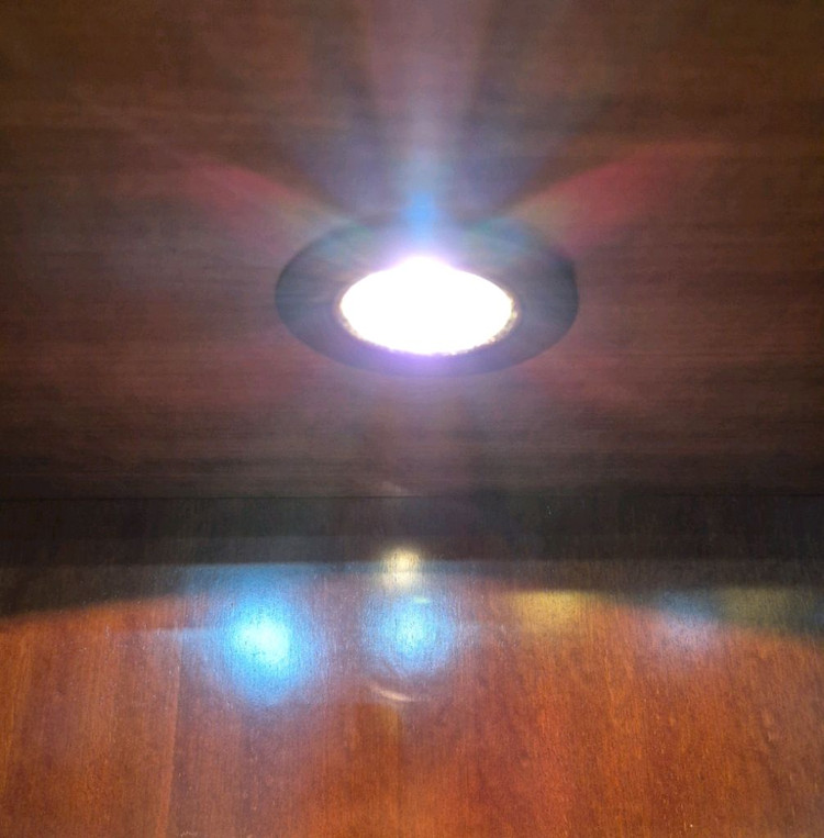 영국 엔틱 유리선반 조명 장식장 이미지