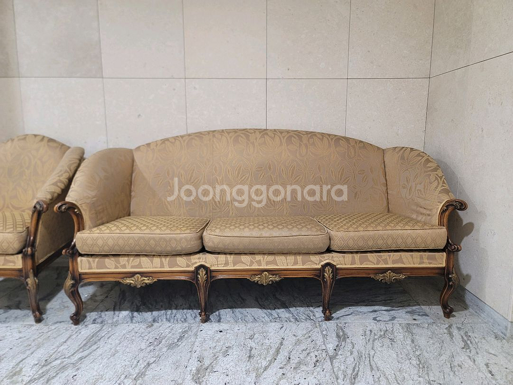 이태리 엔틱 3인소파+1인소파세트--1
