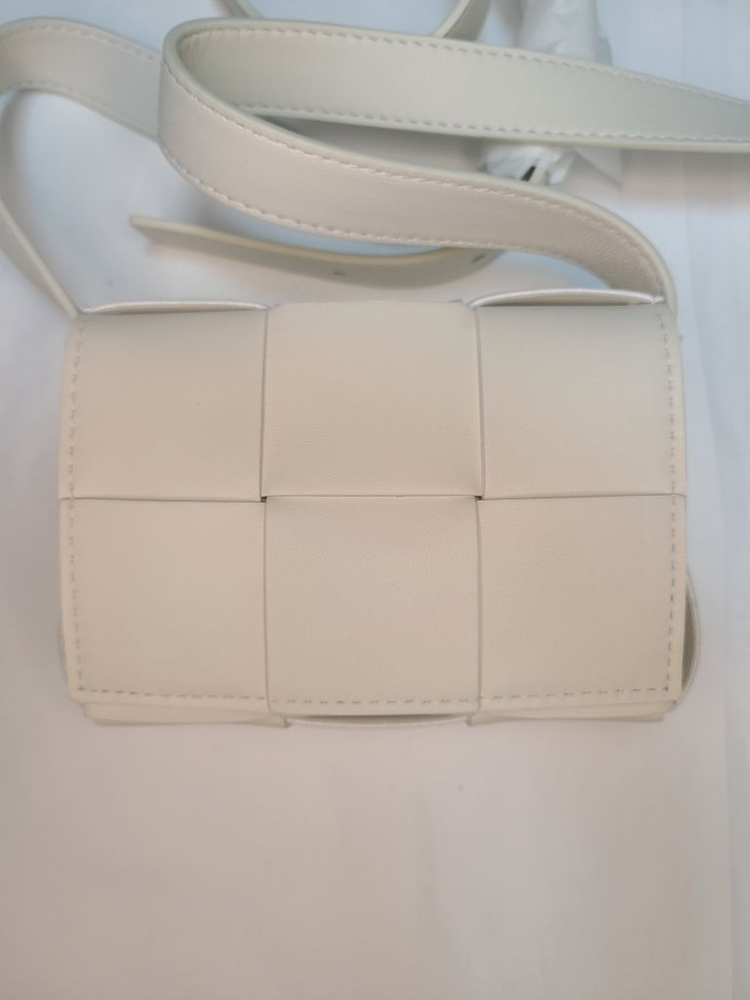 보테가베네타 미니 레더 카세트백 화이트--1