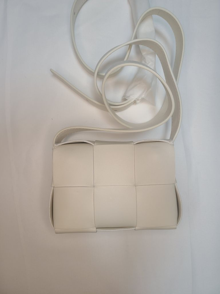 보테가베네타 미니 레더 카세트백 화이트--3