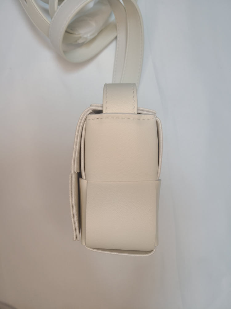 보테가베네타 미니 레더 카세트백 화이트--4