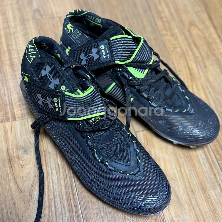 언더아머 미식축구화 270--0