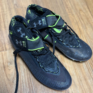 언더아머 미식축구화 270