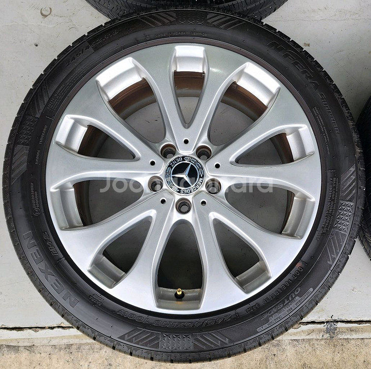 벤츠 W213 E클래스 익스클루시브 18인치 휠타이어--3