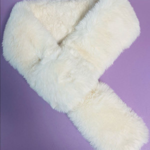 (새상품)밍크 인조퍼 목도리(아이보리