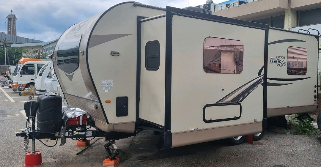 미국식카라반 락우드 미니라이트 2506 S 3,150만 이미지