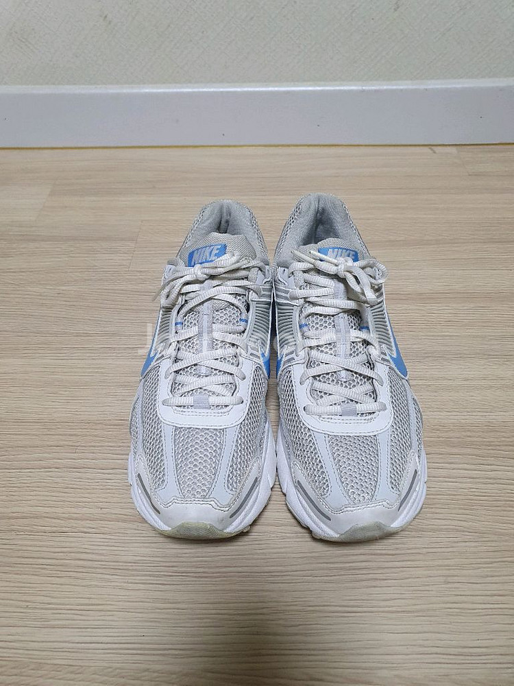 나이키 에어 줌 보메로5 운동화 270--2