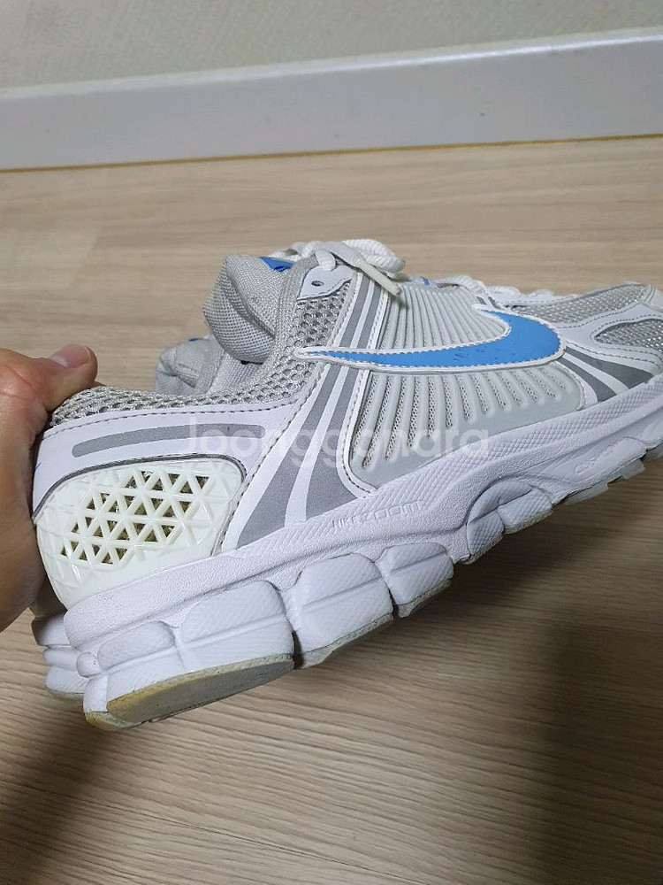 나이키 에어 줌 보메로5 운동화 270--6