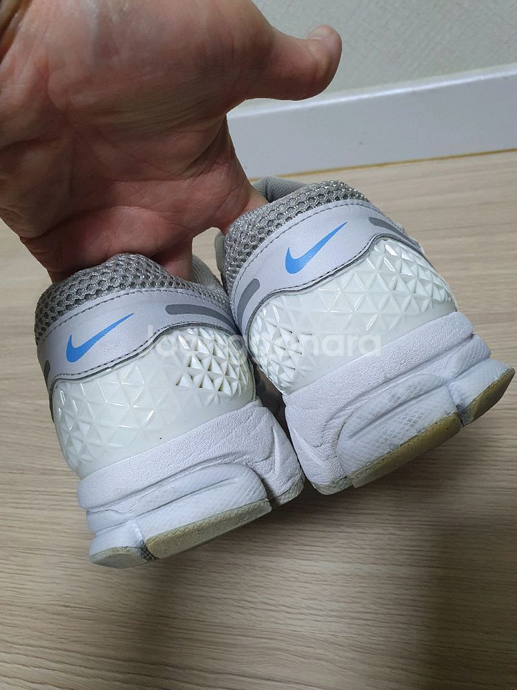 나이키 에어 줌 보메로5 운동화 270--5