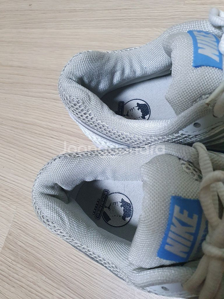 나이키 에어 줌 보메로5 운동화 270--8