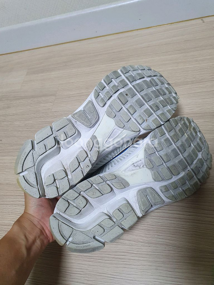 나이키 에어 줌 보메로5 운동화 270--7