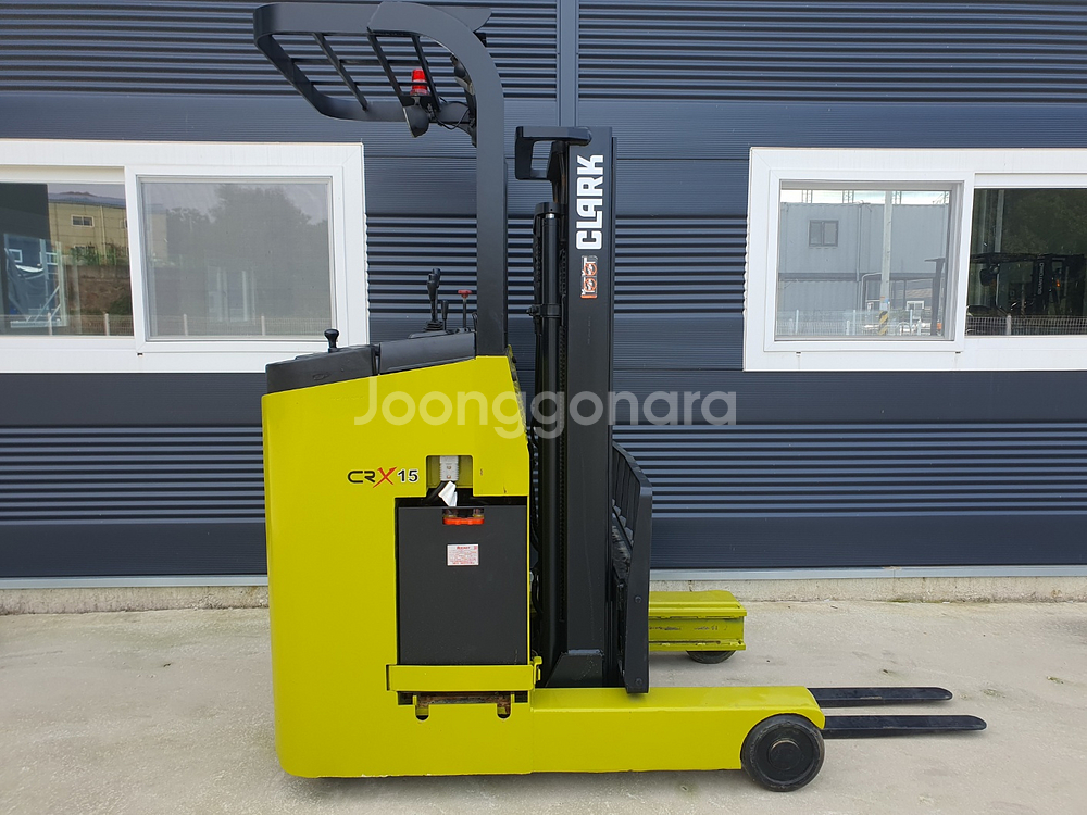 [팔아요] 클라크 1.5톤 전동(입식) 지게차--1
