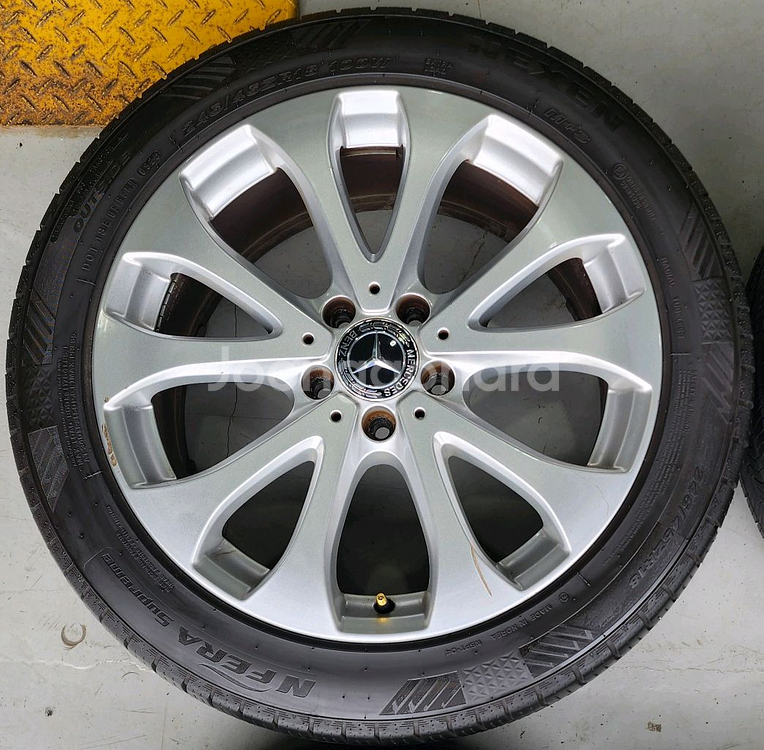 벤츠 W213 E클래스 익스클루시브 18인치 휠타이어--1