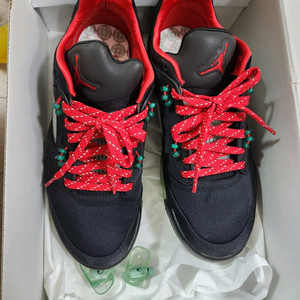 조던5 x 클랏레트로우 250 팝니다.