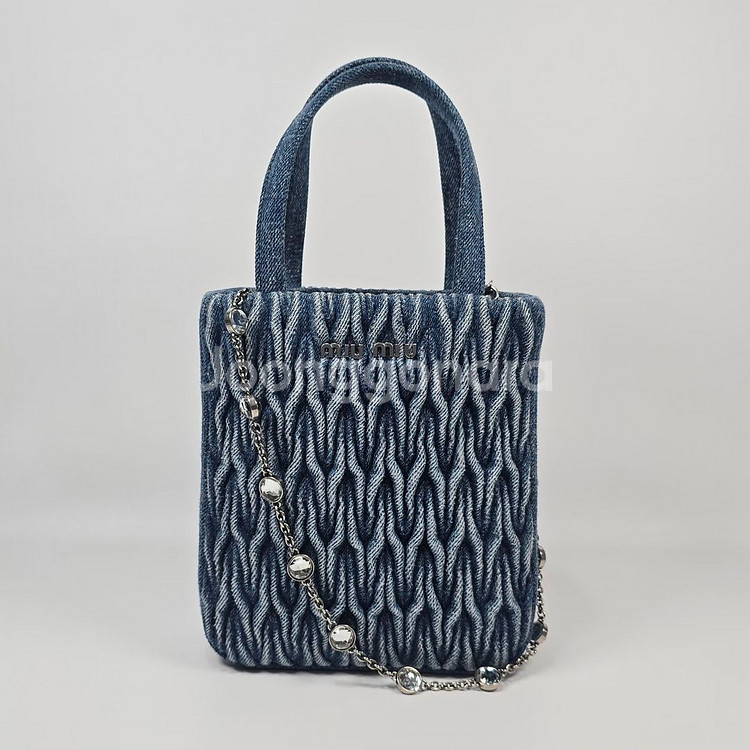 미우미우 마테라쎄 로고 데님 체인 토트백--1