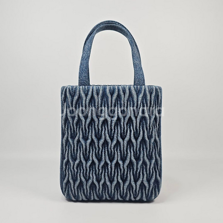 미우미우 마테라쎄 로고 데님 체인 토트백--3