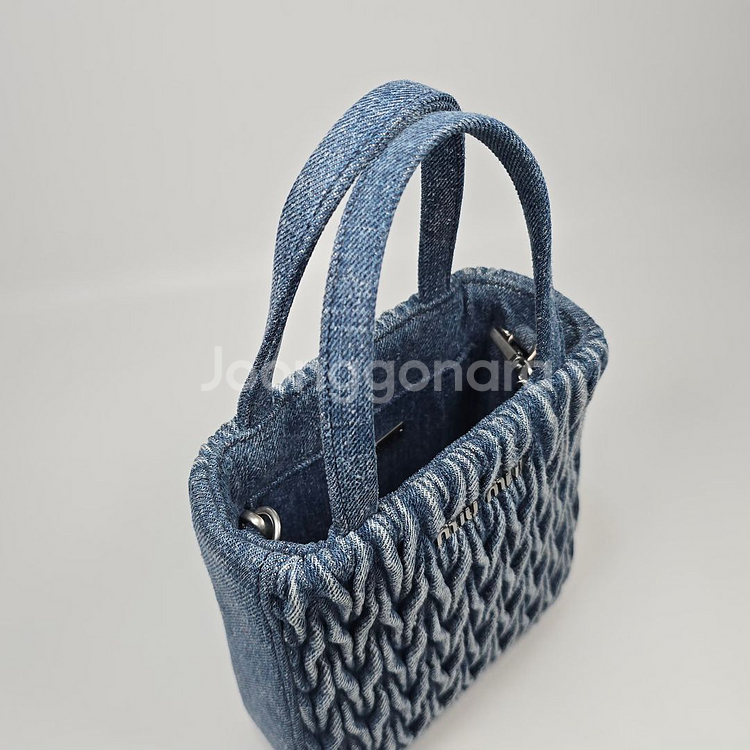 미우미우 마테라쎄 로고 데님 체인 토트백--7