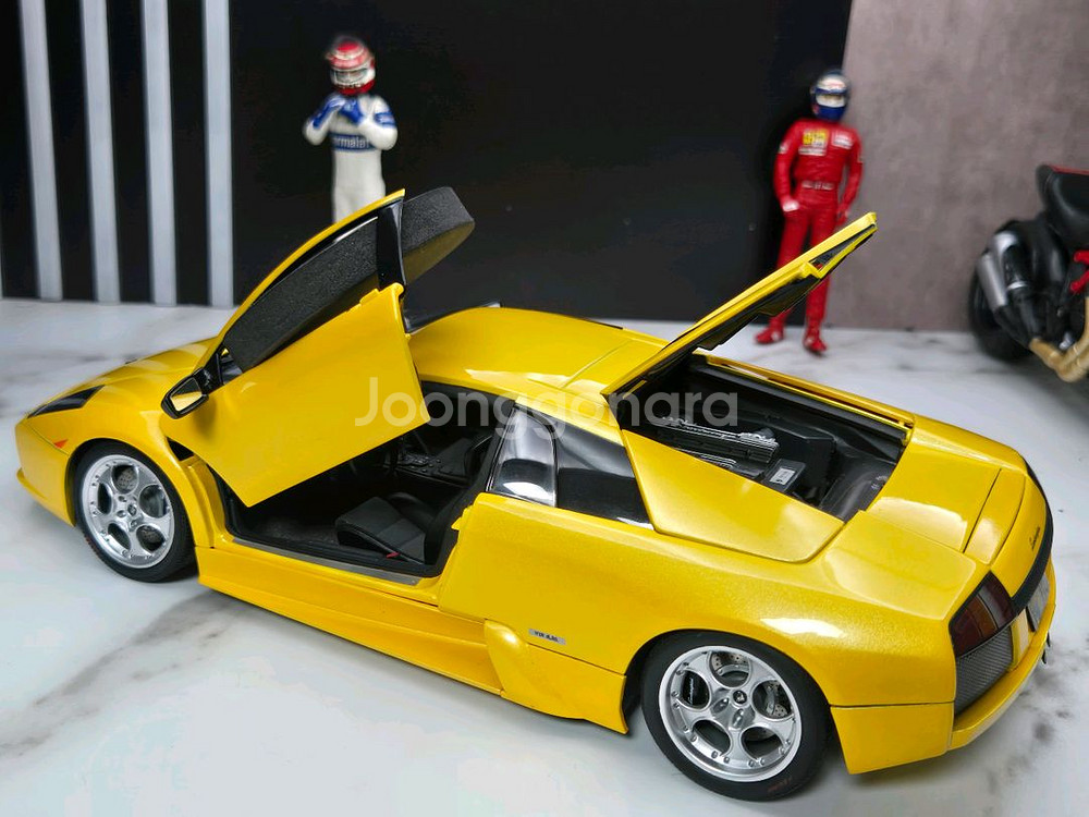 1:18 무르시 580 옐로우 모형 차 팝니다.--4