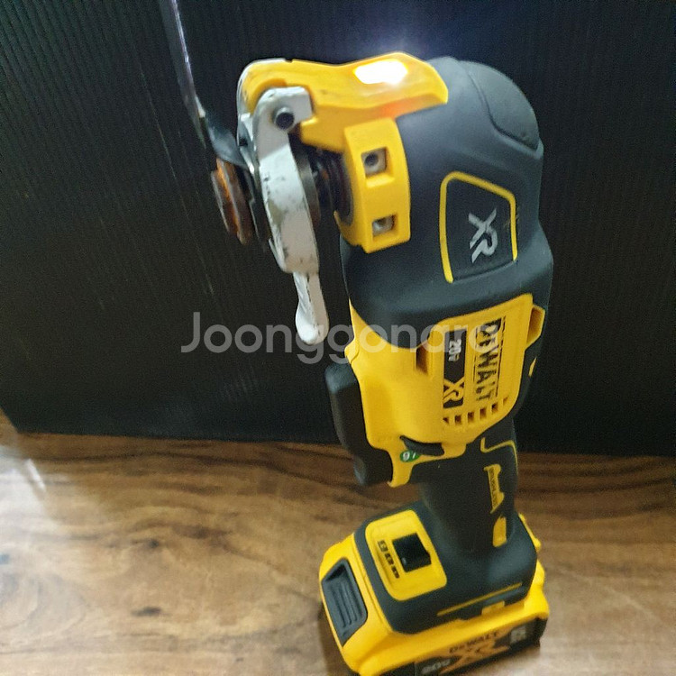 디월트 dcs356 멀티커터 배터리포함--5