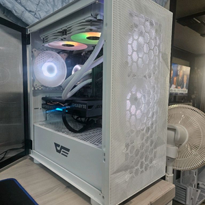 (겜용)인텔i7-9700 램32G 지포스3060 수냉!