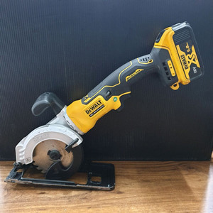 디월트 DCS571P1 4.5인치 충전원형톱 배터리포함