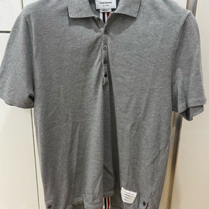 25ss 톰브라운 백삼선 카라티 4사이즈 (새상품급)