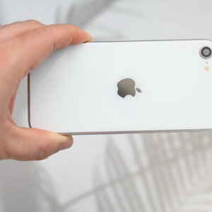 sss급 아이폰 SE3 스타라이트 배터리 100%