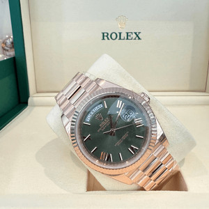 [미개봉]롤렉스 데이데이트40 올리브그린 로만