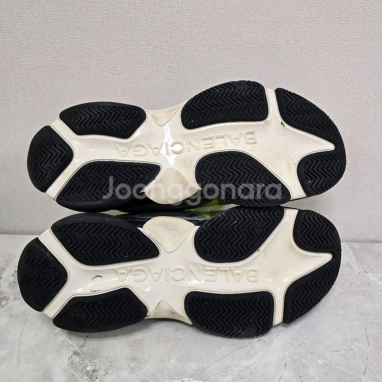 발렌시아가 트리플s 스니커즈 42사이즈 270 275--6