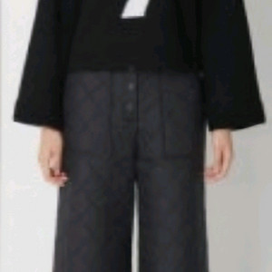 럭키슈에뜨 2021 레터링 백트임 니트 탑 F 사이즈