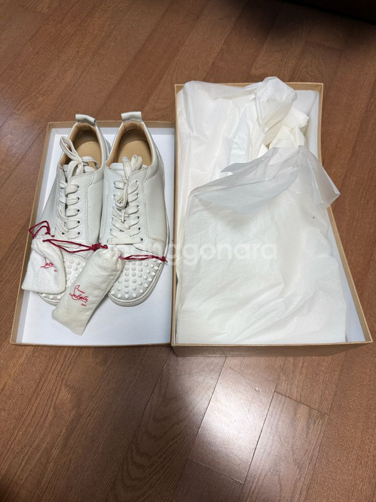 크리스찬 루부탱 루이스주니어 로우탑 화이트--1