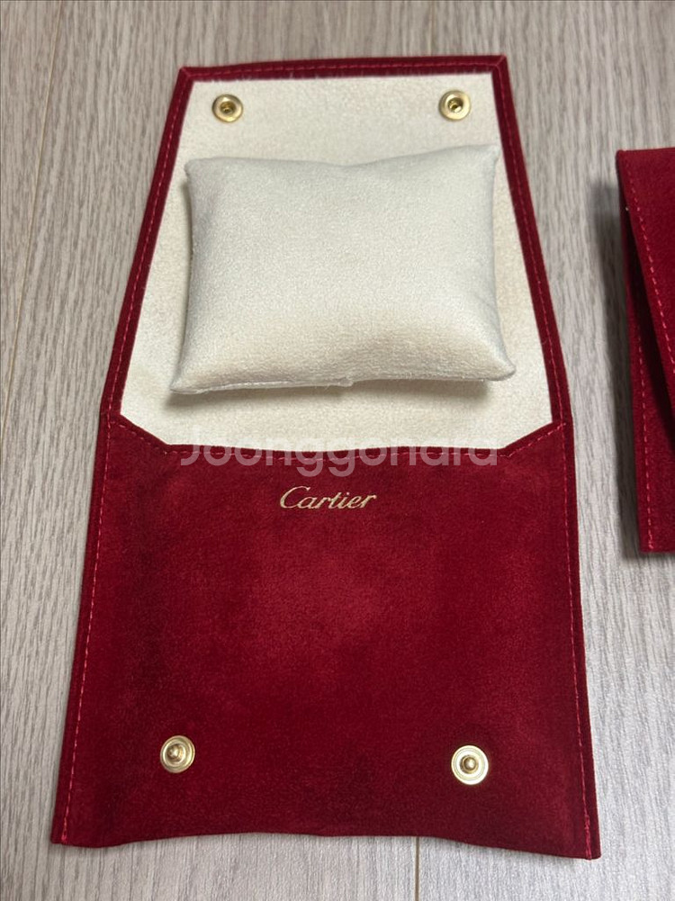 정품) 까르띠에 시계파우치(쿠션포함)판매합니다--2