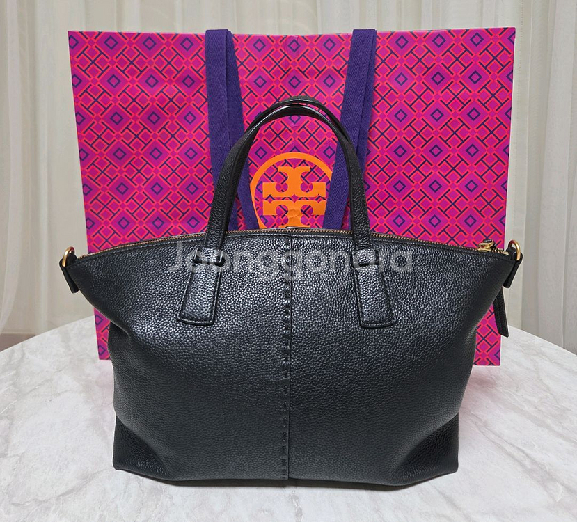 정품 토리버치 가죽 토트백 팝니다.--1