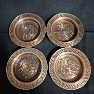 차도구 4점. 차받침. 다과 접시.