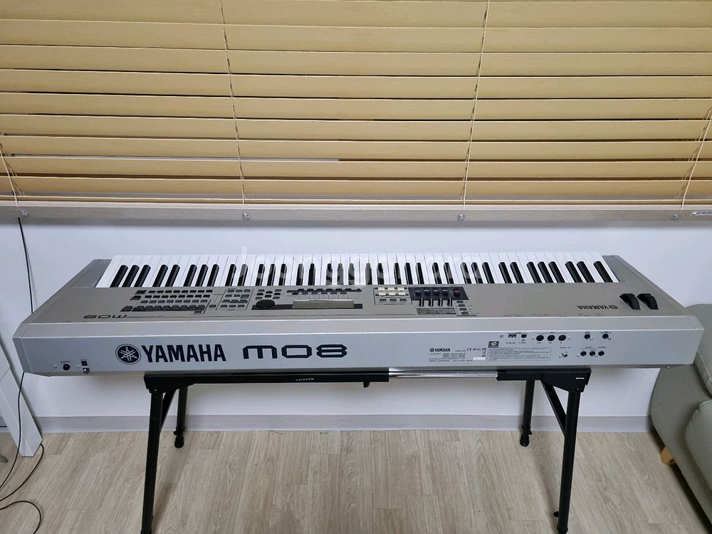 야마하 mo8 신디사이저--1