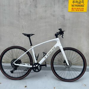 트렉 FX 스포츠 4 M 사이즈 팝니다.