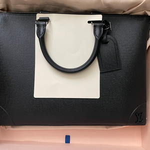 루이비통 슬림 브리프케이스 NV 타이가 블랙