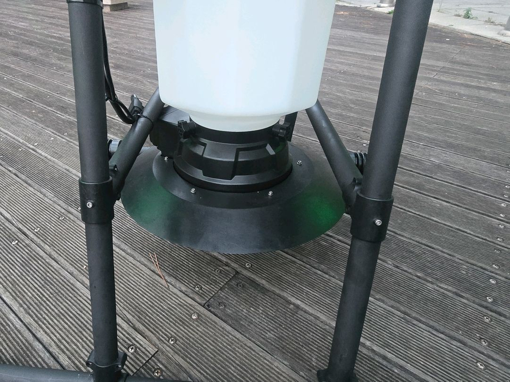 입제(비료살포) 드론 (프레임 외 모두 신품!)--4