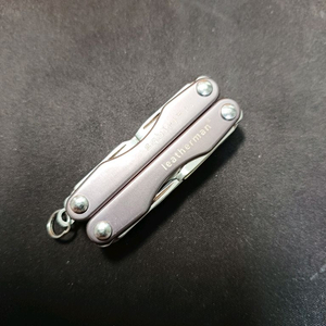 레더맨 키체인 멀티툴 스쿼트 P4 그레이