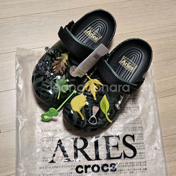 270 새제품) 크록스 X 에리즈 얼라이즈 ARIES--0